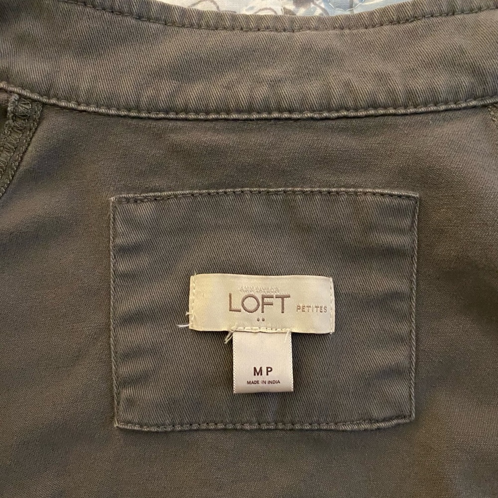 🎉HP🎉 EUC Ann Taylor Loft grey lightweight jacket w/adjustable waist, size MP - Picture 7 of 7